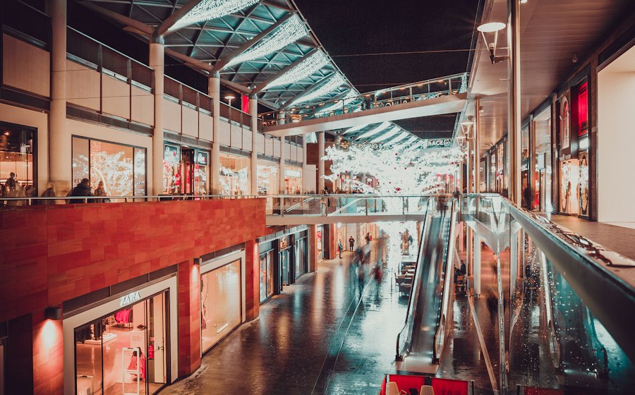Kankatala — shopping mall escalator hall