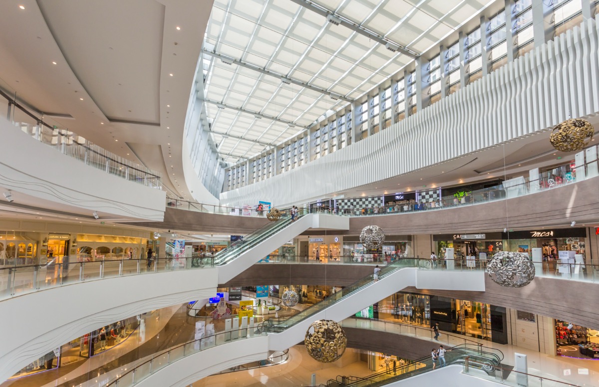 Multi-level retail showroom atrium